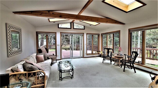 Building Photo - 52 Medallion Rd