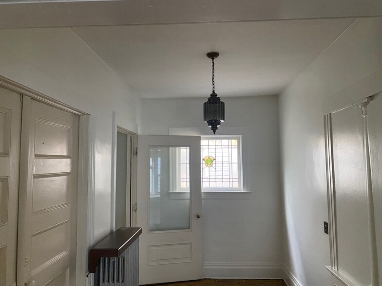 Building Photo - 346 S Goodman St