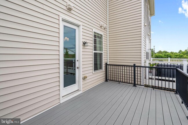Building Photo - 42298 Lancaster Wds Sq