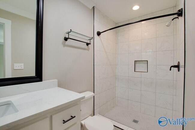 Building Photo - 213 Drake Ave SW