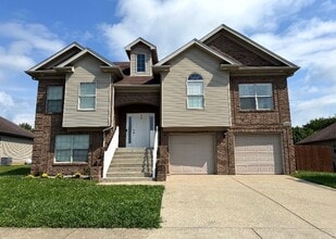 Building Photo - *** Move-in SPECIAL - $2395.00 ***