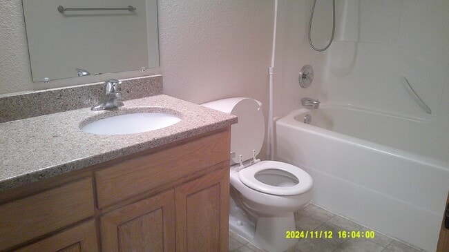 Building Photo - MOVE IN SPECIAL!! Spacious 3 bed 2.5 bath townhouse