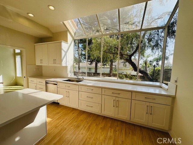 Building Photo - 26562 White Oaks Dr
