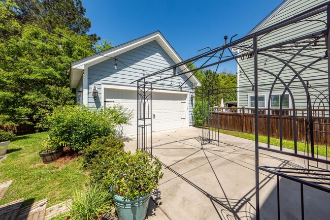 Building Photo - 3 Bedroom 2.5 Bath Single Family Home in W...
