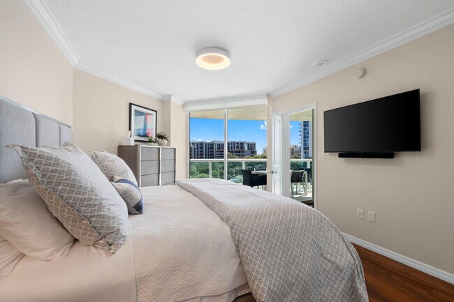 Building Photo - 347 N New River Dr E