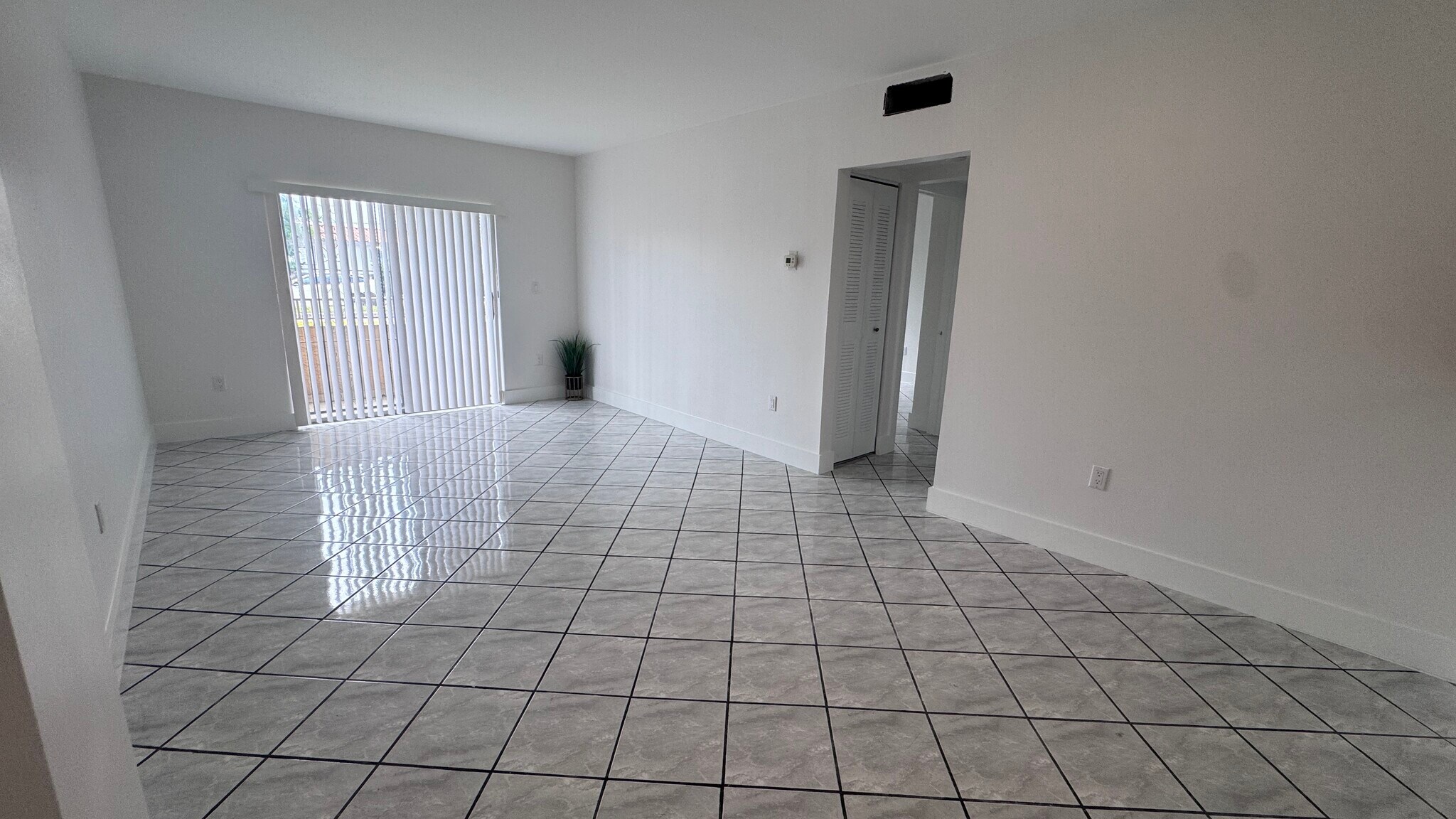 Building Photo - 6090 W Flagler St