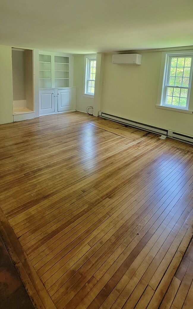 Building Photo - 45 Elm St