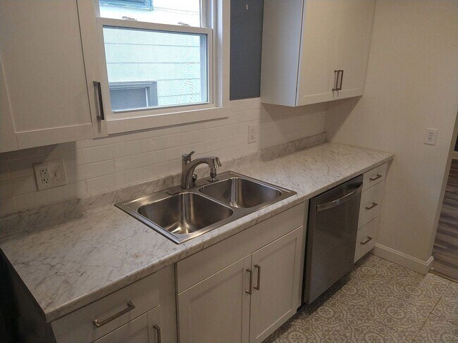 Building Photo - 587 S Ogden Ave