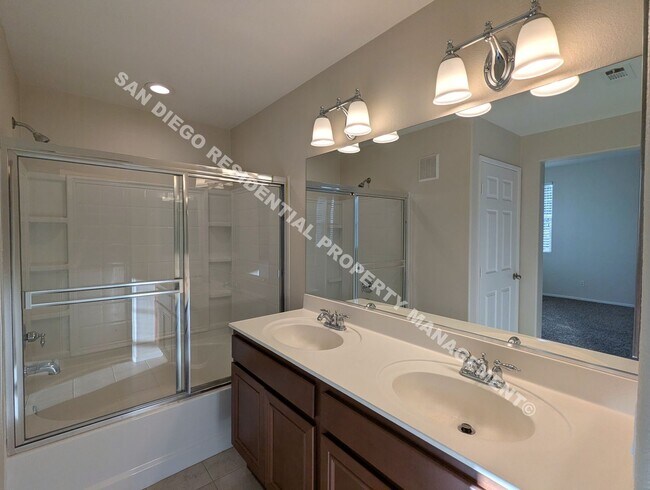 Building Photo - Beautiful 2 bed / 2 bath Single Story Condo in the Heart of 4S Ranch