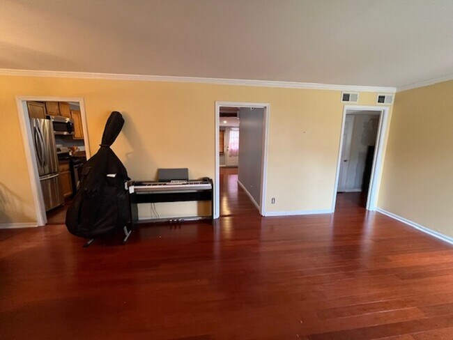 Building Photo - 2 bed 2 bath Single Family Home in Bexley ...