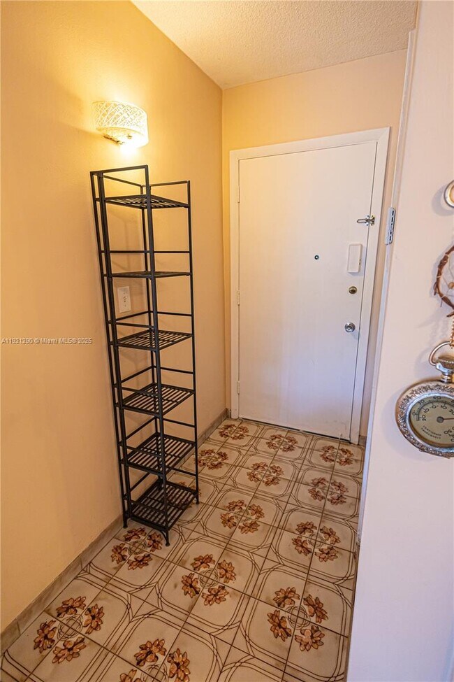 Building Photo - 16790 NE 14th Ave