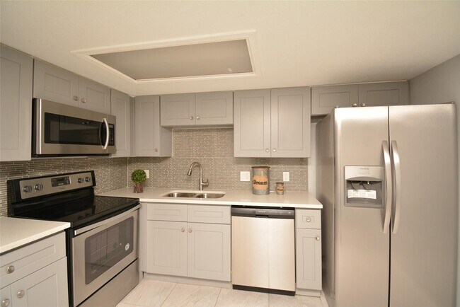 Building Photo - 12633 Memorial Dr