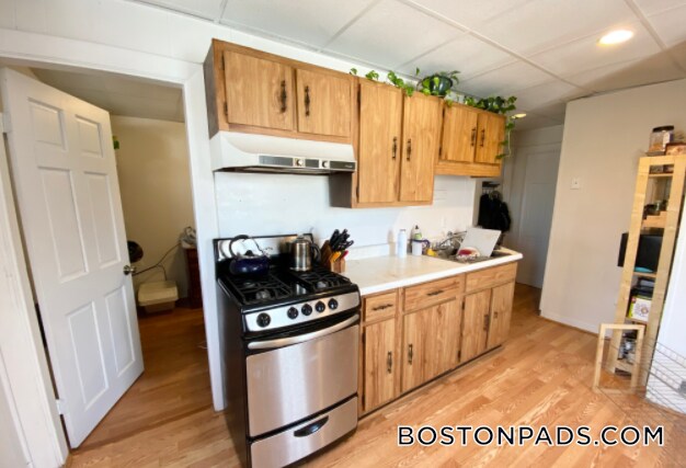Building Photo - 105 Buttonwood St