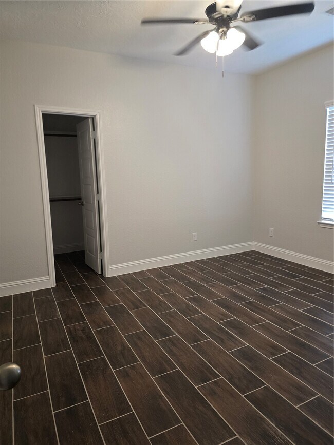 Building Photo - 213 E Adoue Ave