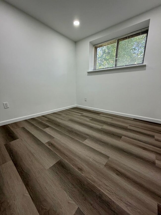 Building Photo - 1414 N 11th St