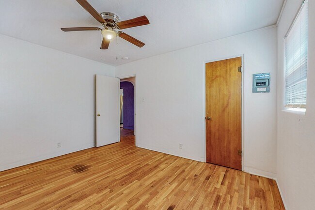 Building Photo - 1716 Bryn Mawr Dr NE