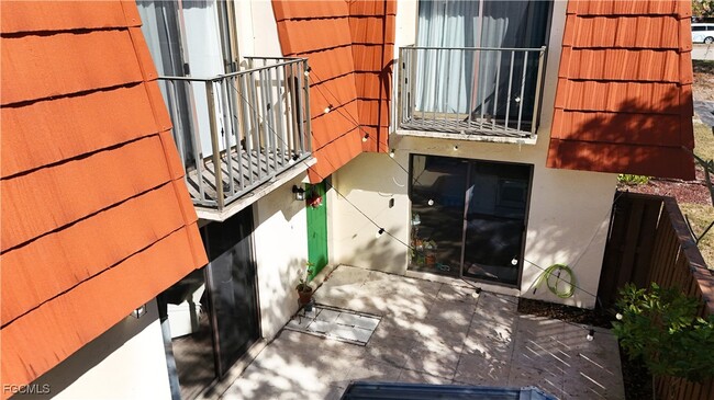 Building Photo - 5223 Cedarbend Dr