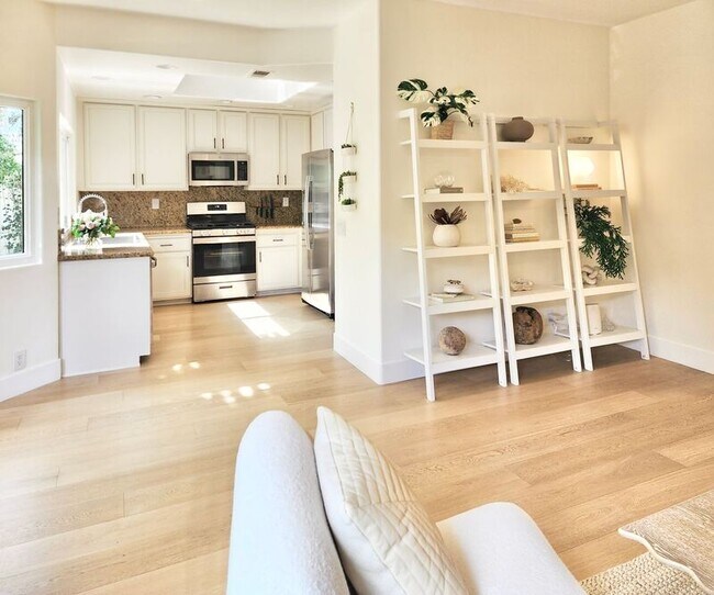 Building Photo - 8118 E Peacock Ln