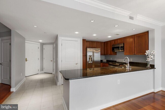 Building Photo - 5 Park Pl