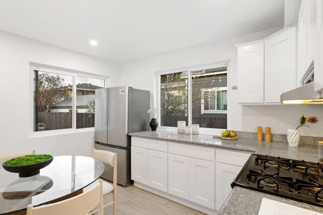 Building Photo - 409 Tilton Ave