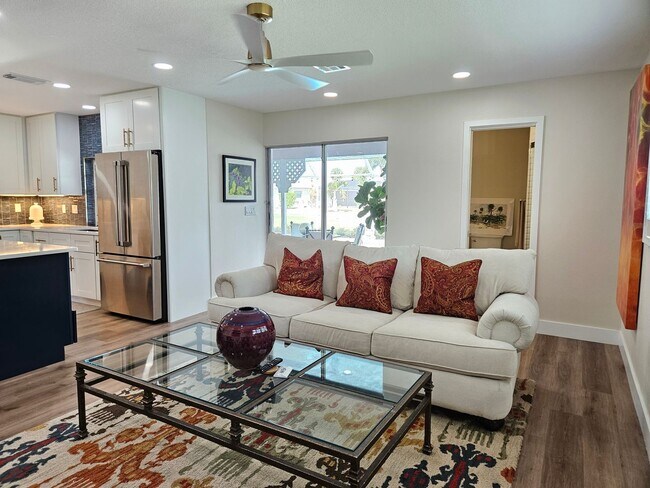 Building Photo - Annual Rental or 6+ month option - FURNISHED HEATED POOL HOME. Gorgeous 3 Bedroom, 3 Bath, 2 Car ...