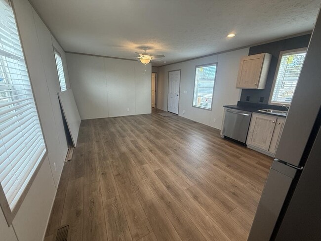 Building Photo - 1041 Colonial Trail