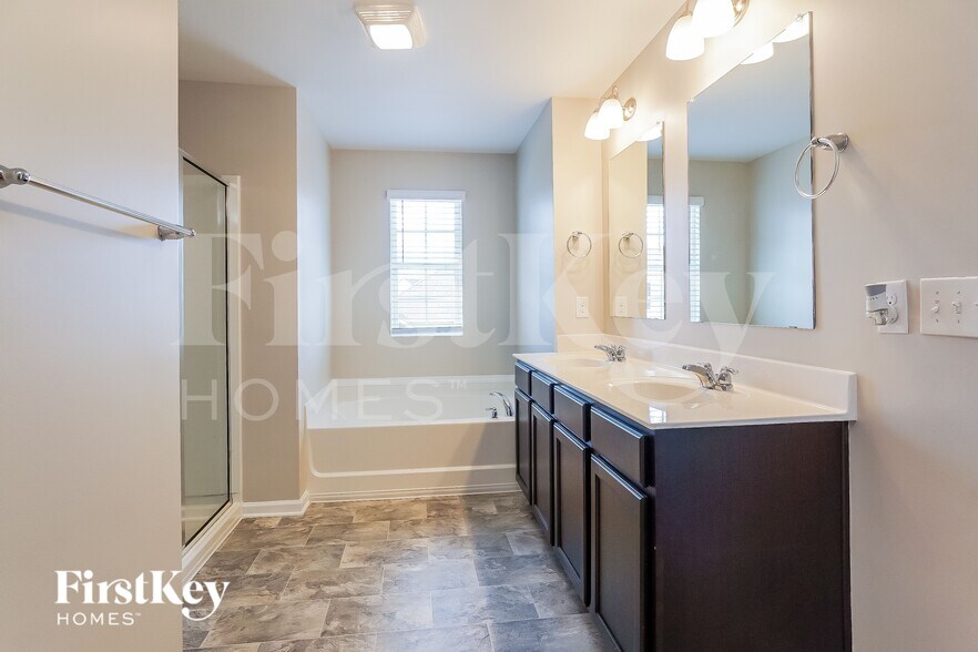 Building Photo - 12572 Downing Dr