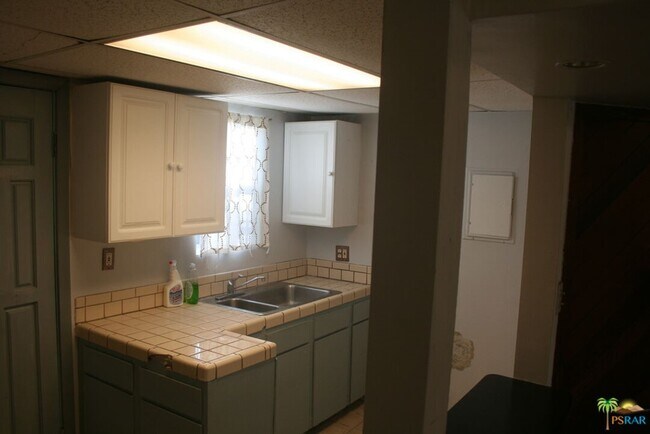 Building Photo - 508 N Avenue 66