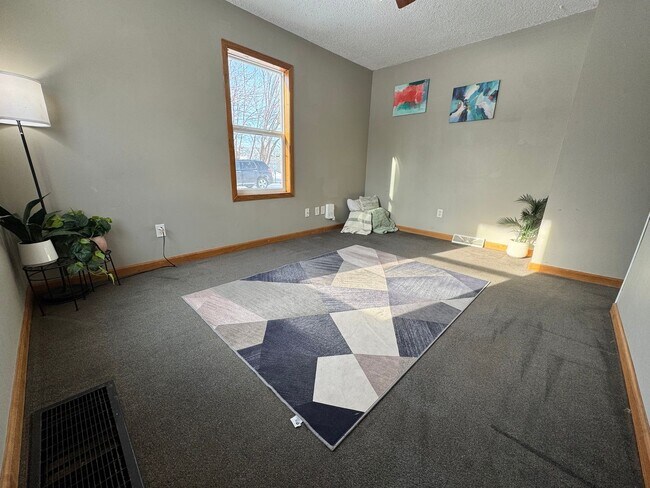 Building Photo - 2 bed, 1 bath home for rent in Waterloo