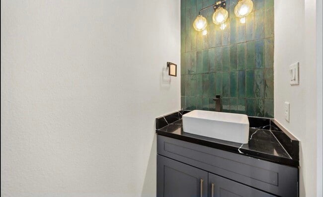 Building Photo - 4624 Mayflower St