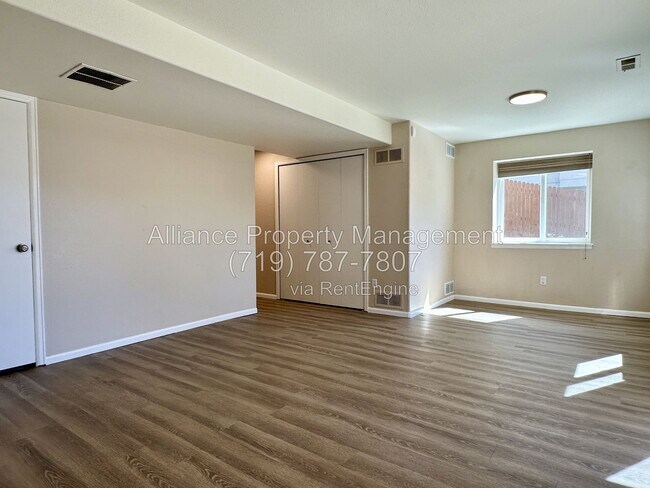 Building Photo - 965 Piros Dr