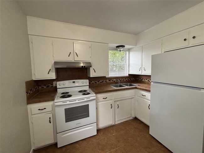 Building Photo - 1406 N Appomattox Dr