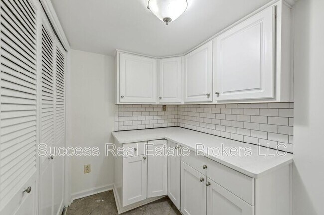 Building Photo - 98 La Rue Pl NW