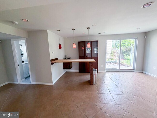Building Photo - 8830 W Fort Foote Terrace