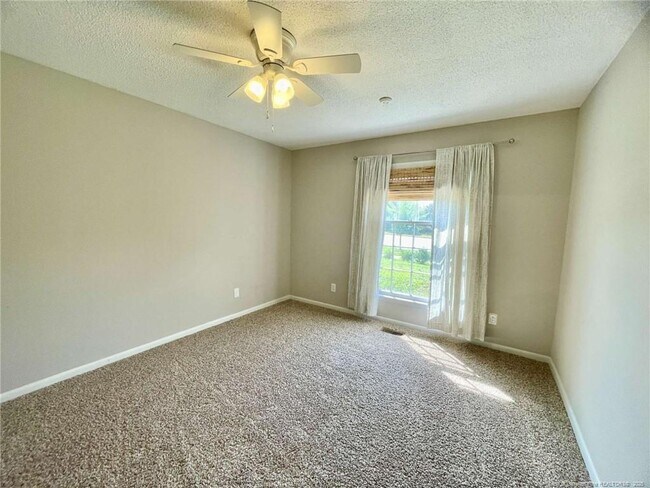 Building Photo - 2309 Village Dr