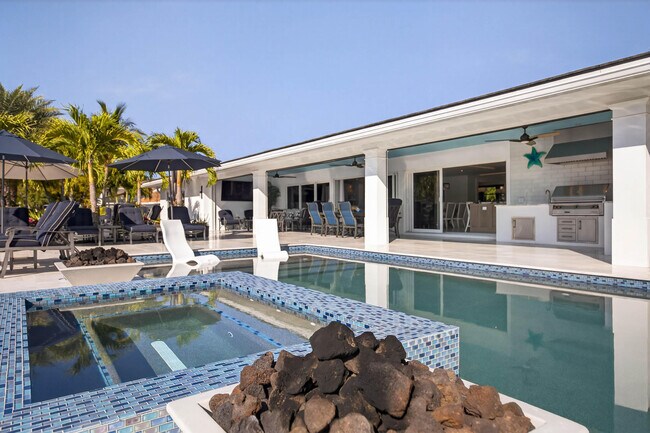 Building Photo - 3109 NE 42nd Ct