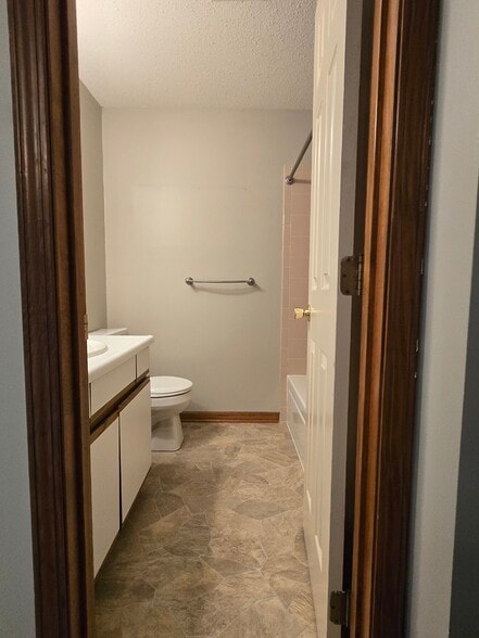 Building Photo - 4609 Chestnut Ridge Rd