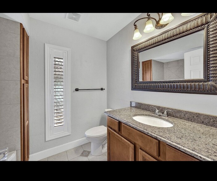 Building Photo - 4280 Island Cir