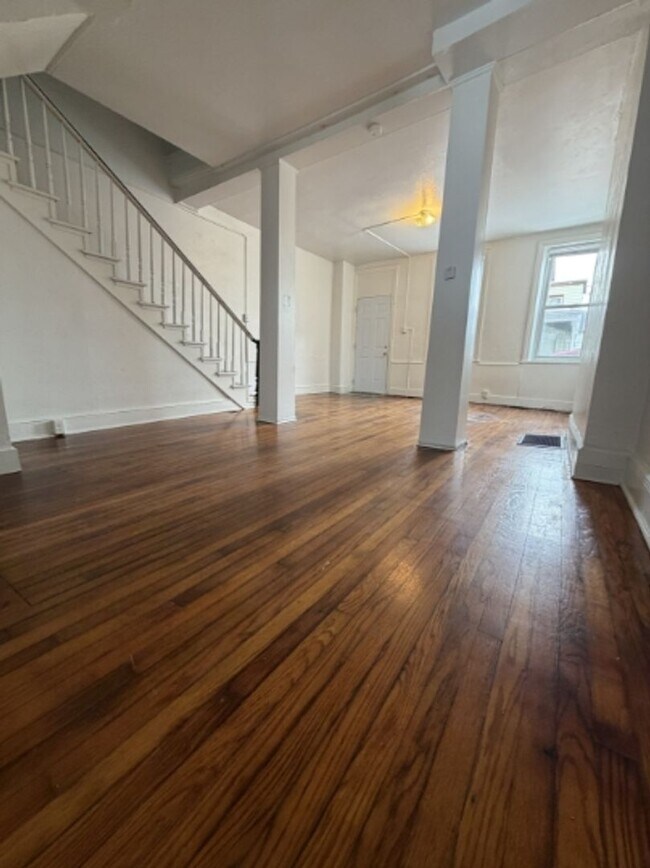 Building Photo - AVAILABLE FOR SHOWING 3!!! BR/1 BA. Promotion - $500 off first month rent!!