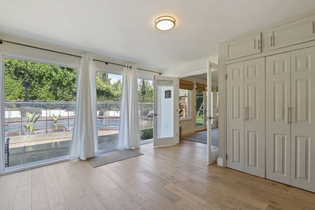 Building Photo - 6146 Shadycreek Dr