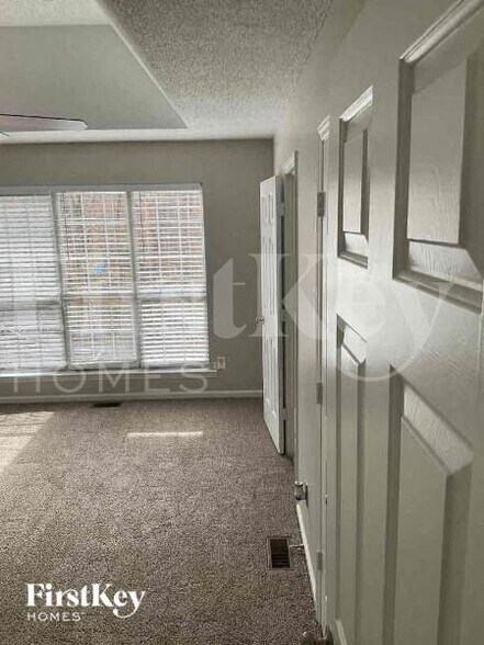 Building Photo - 7815 Pinetuck Ln