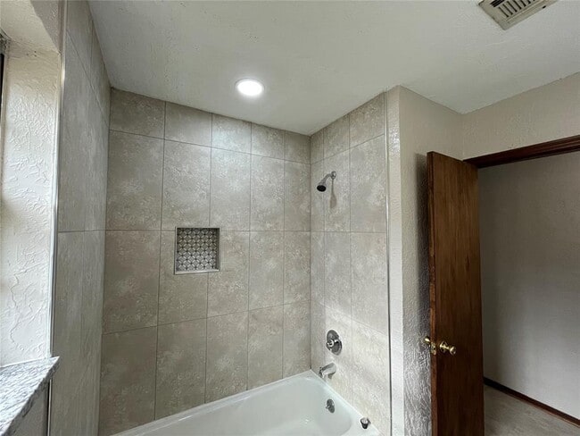 Building Photo - 1505 Kingston Rd