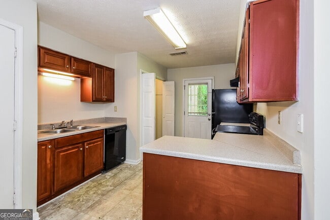 Building Photo - 320 Freeport Dr