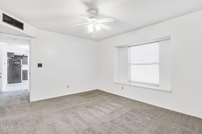 Building Photo - 4620 Loma De Cobre Dr