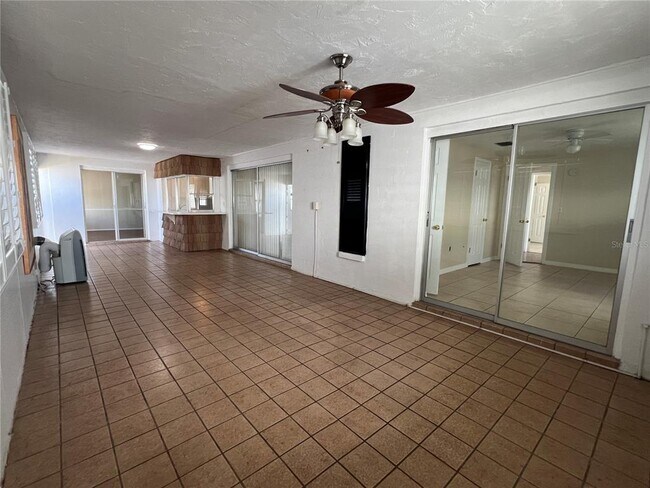Building Photo - 4216 Hillsdale Dr