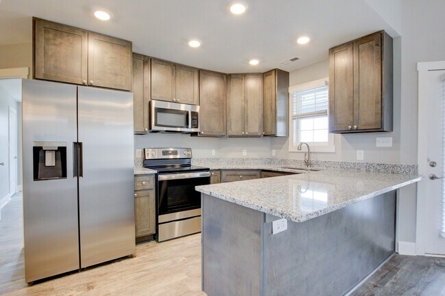 Building Photo - 127 Riverbend Dr
