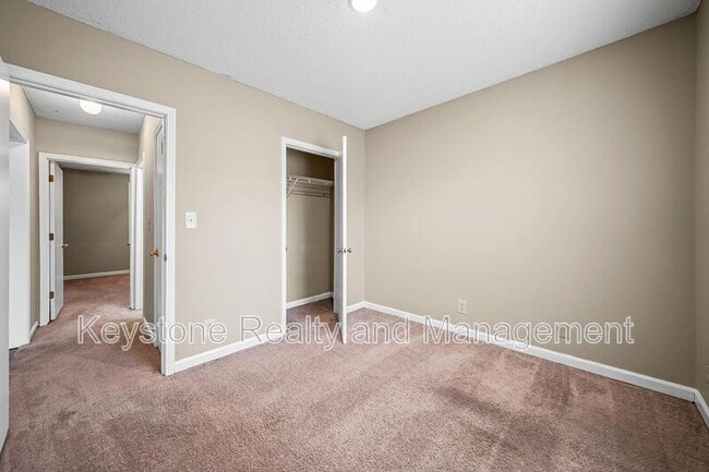 Building Photo - 704 Peachers Dr