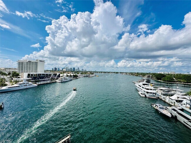 Building Photo - 2424 SE 17th St