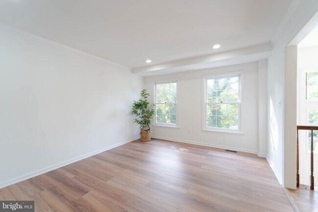 Building Photo - 3244 Titanic Dr