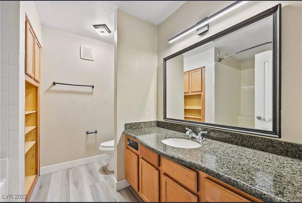 Primary bathroom - 3145 E Flamingo Rd